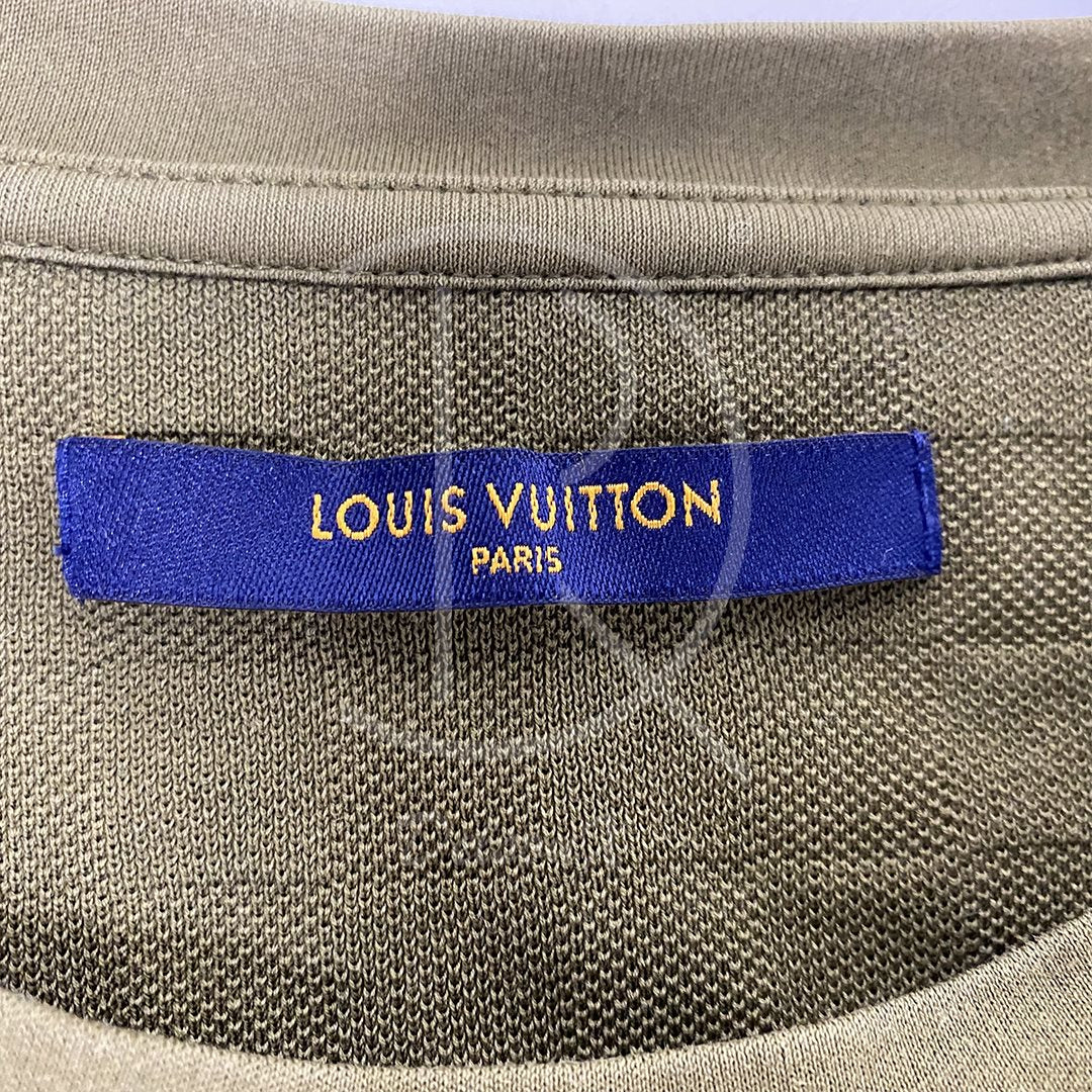 Evolve Kirkestol omvendt Louis Vuitton 'Damier P' Army Green Herre T-Shirt (XL) 🫒 – DelsouX Universe