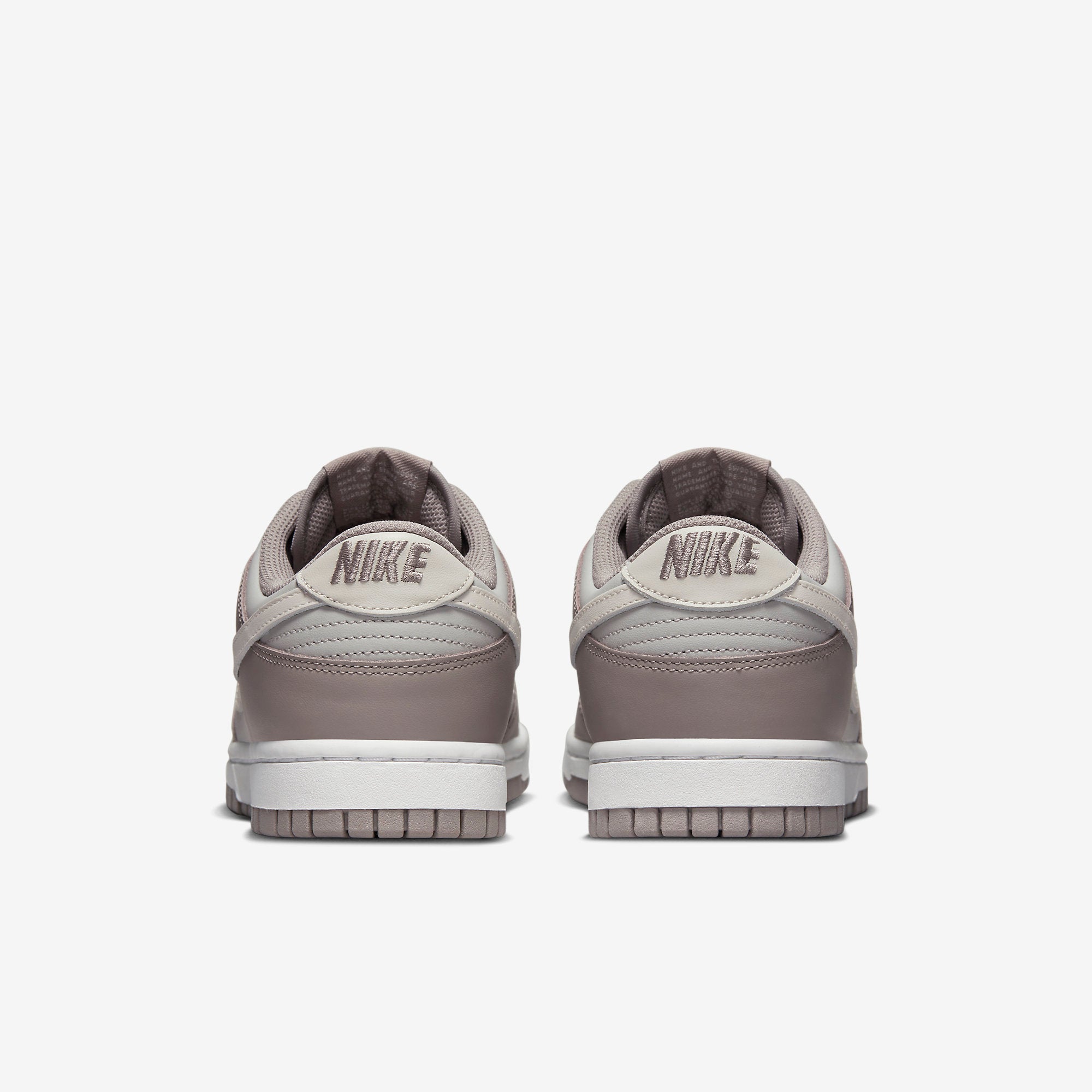 Nike Sneakers, Dunk Low ‘Bone Beige’ (W)