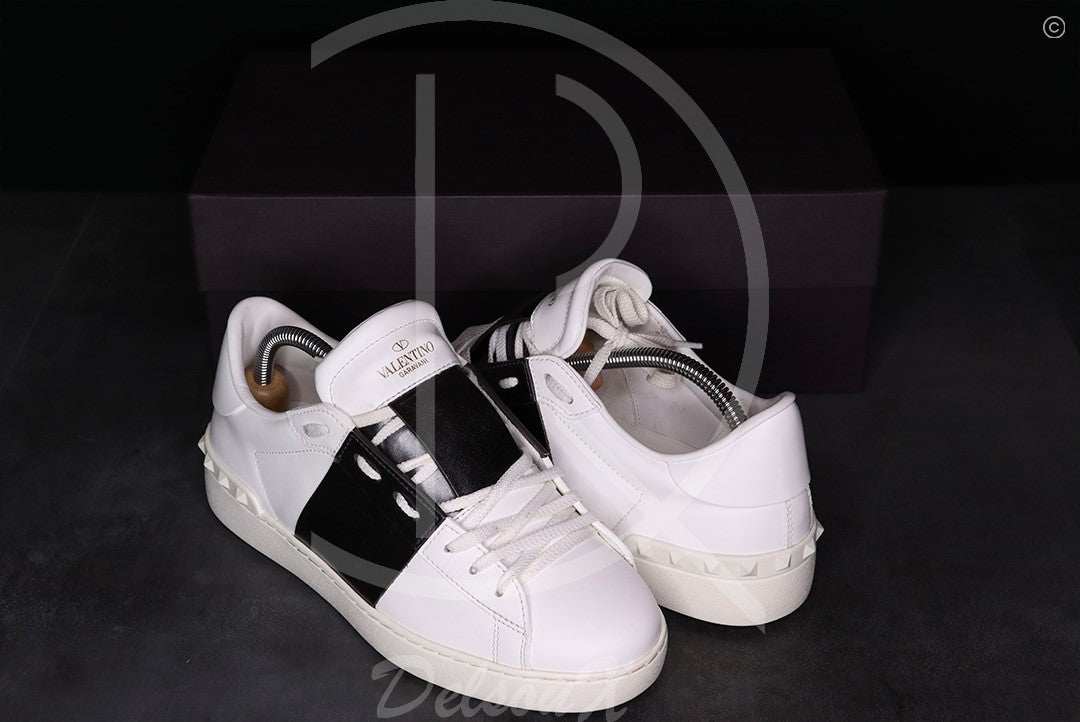 Valentino 'Dark Silver' Open (39) 💫