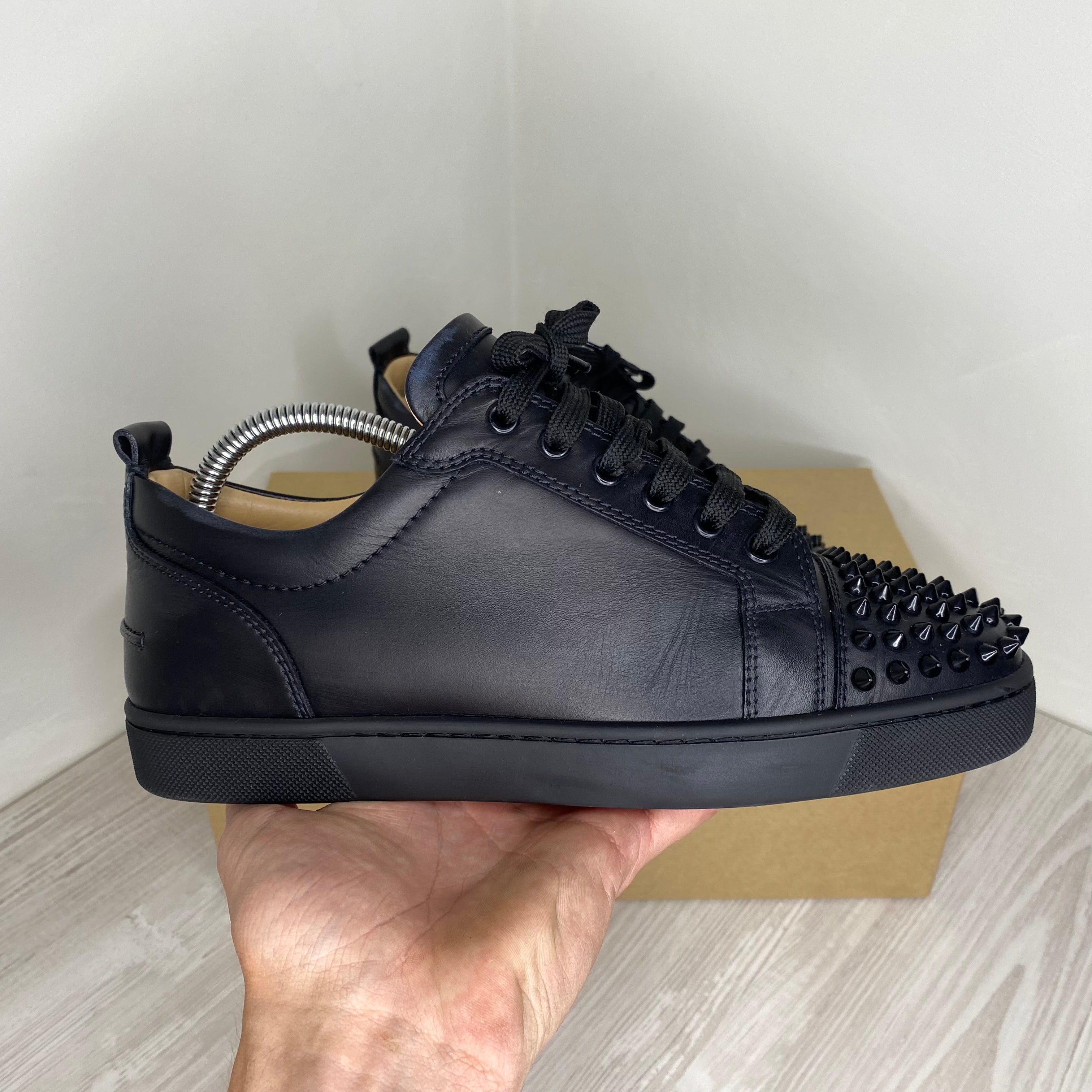 Louboutin Sneakers, 'Black Leather' Junior Spikes Herre Snea – DelsouX Universe