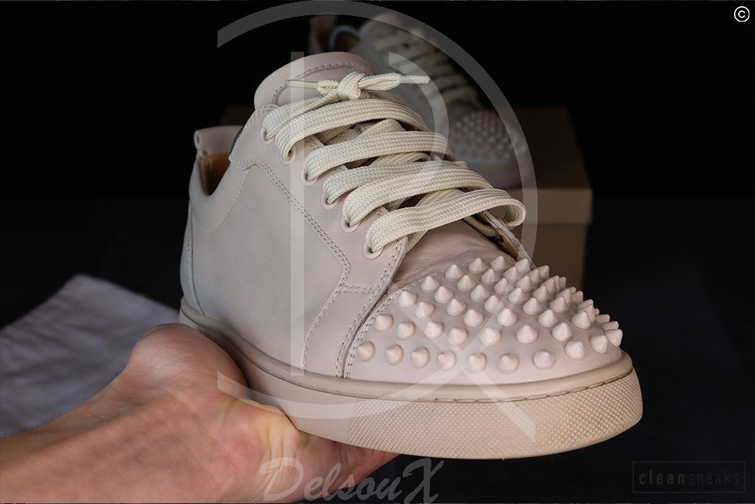Christian Louboutin 'Colombe Mat' Junior Spikes (42) 🥯