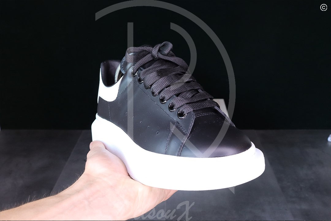 Alexander McQueens 'Black & White' Oversized Sneakers (39.5) 😳