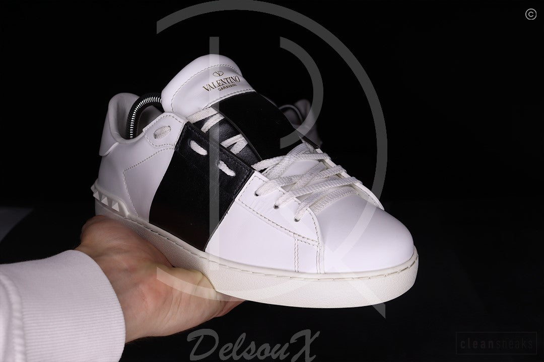 Valentino 'Dark Silver' Open (39) 💫