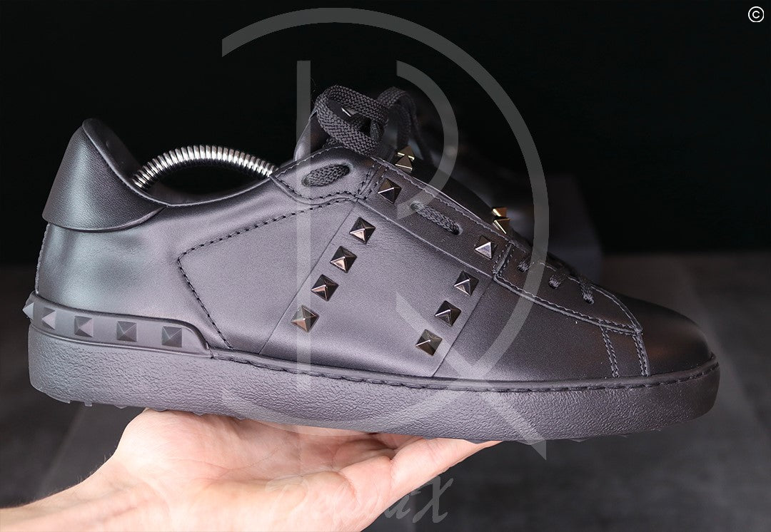 Valentino 'Black Leather' Open Rockstud (41) 💃🏽