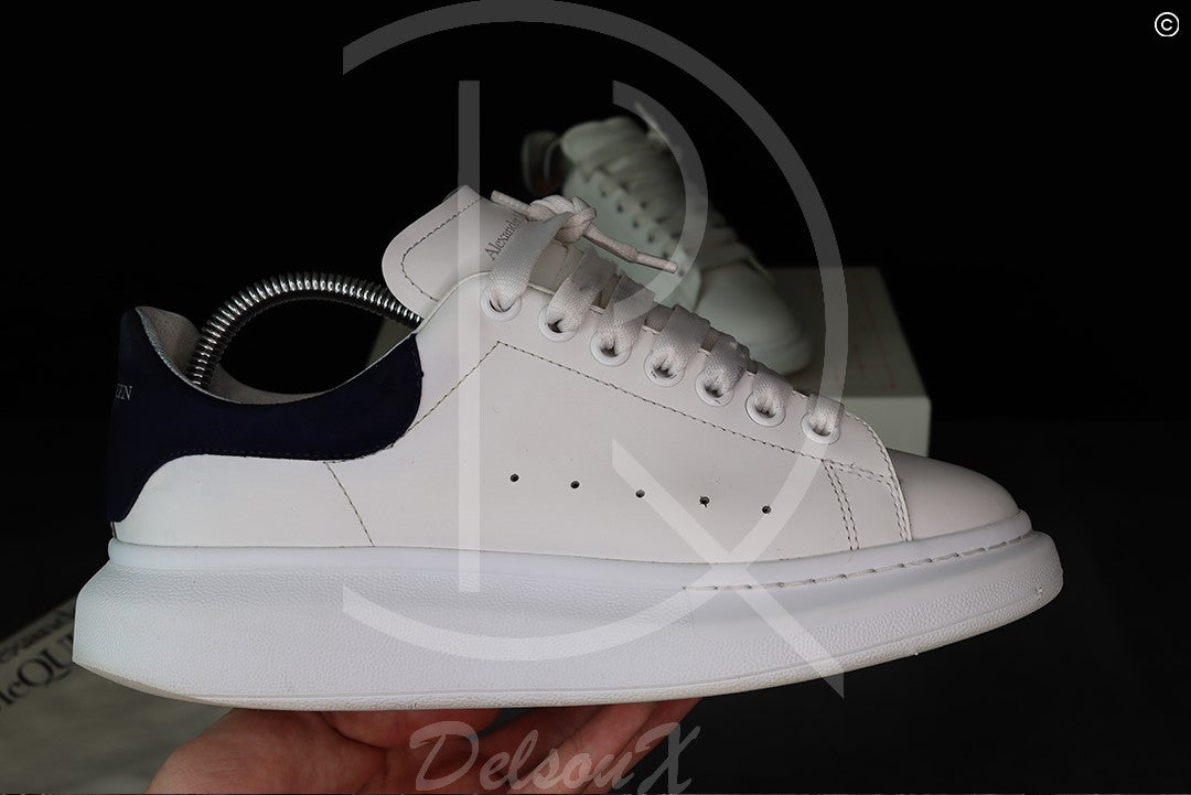 (RESERVERET) Alexander McQueens 'White Leather w. Blue Suede' Oversized (40.5) 🦋