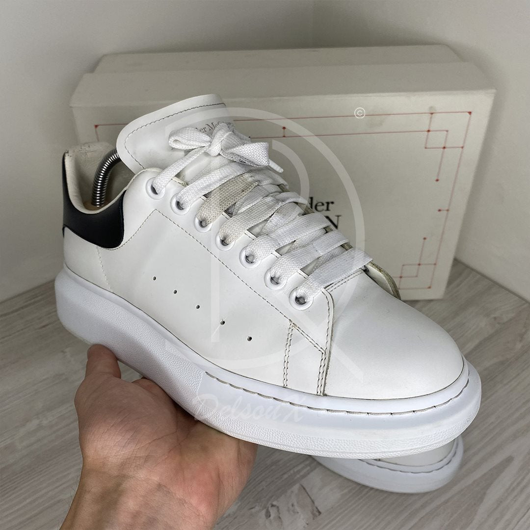 Alexander McQueens 'White Leather' Oversized (42) 🥹