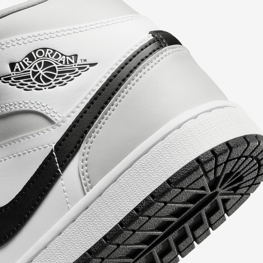 Nike Sneakers, Jordan 1 Mid ‘Light Smoke Grey’ (W)