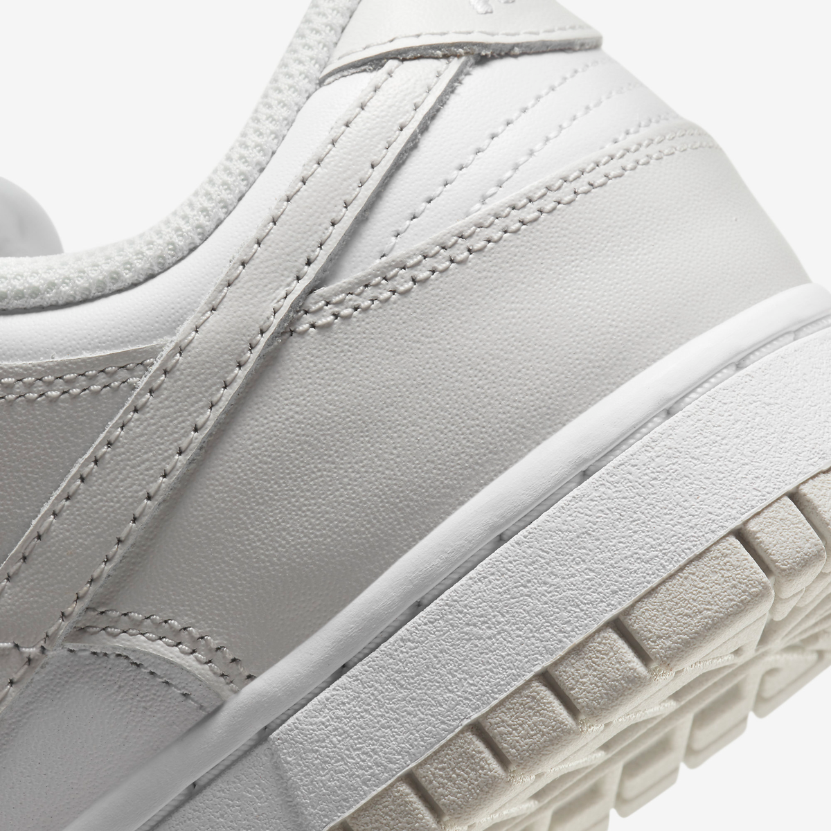 Nike Sneakers, Dunk Low ‘Photon Dust’ (W)