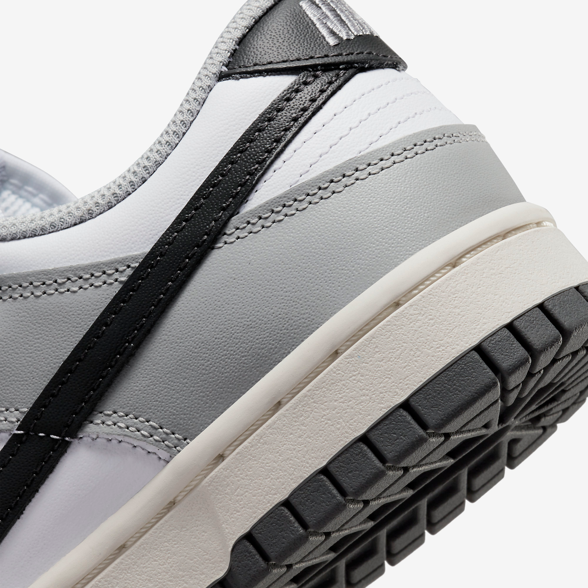Nike Sneakers, Dunk Low ‘Light Smoke Grey’ (W)