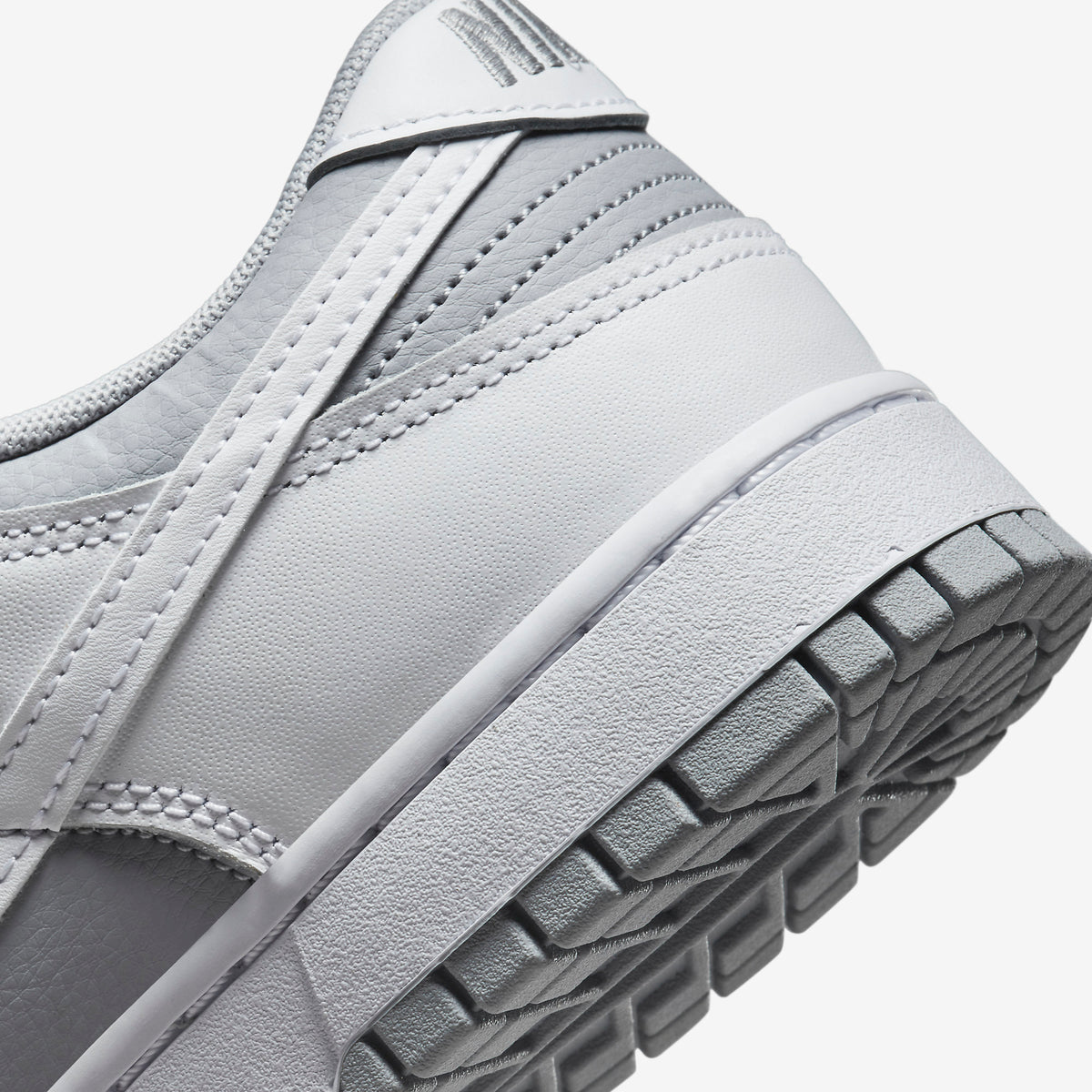 Nike Sneakers, Dunk Low Retro ‘White Grey’