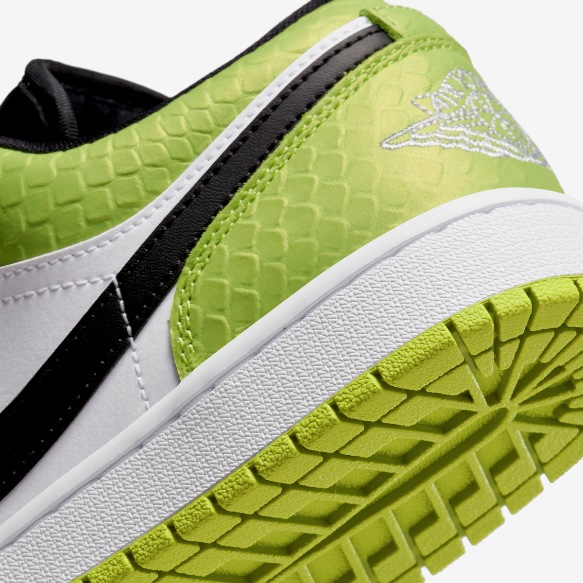 Nike Sneakers, Jordan 1 Low ‘Snakeskin Vivid Green’ (W)