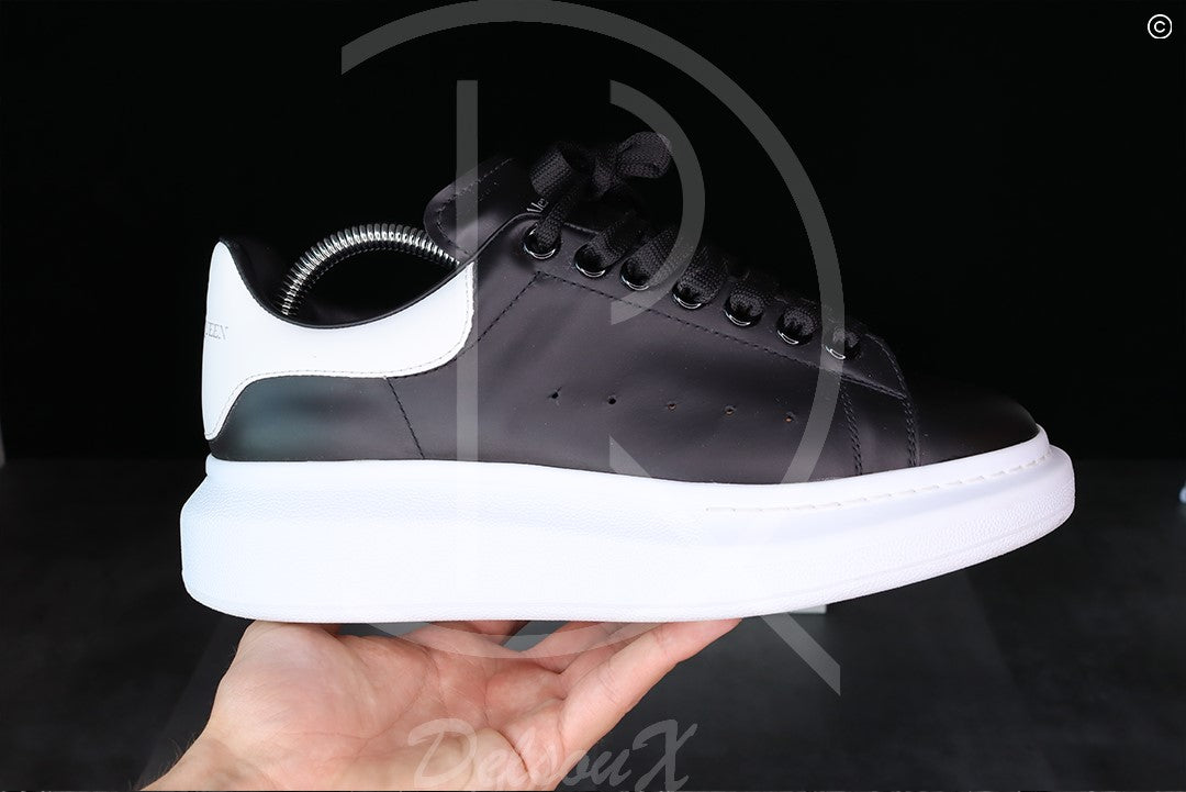 Alexander McQueens 'Black & White' Oversized Sneakers (39.5) 😳
