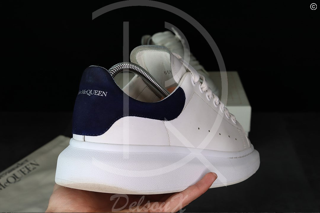 (RESERVERET) Alexander McQueens 'White Leather w. Blue Suede' Oversized (40.5) 🦋