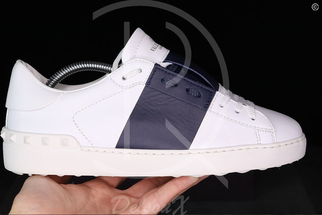 Valentino ‘Navy Stripe’ Open (40.5) 🧞‍♂️