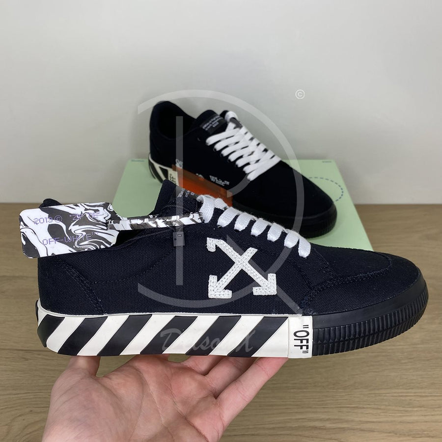 OFF-WHITE logo-patch low-top Vulcanized Sneakers (43) 🦙