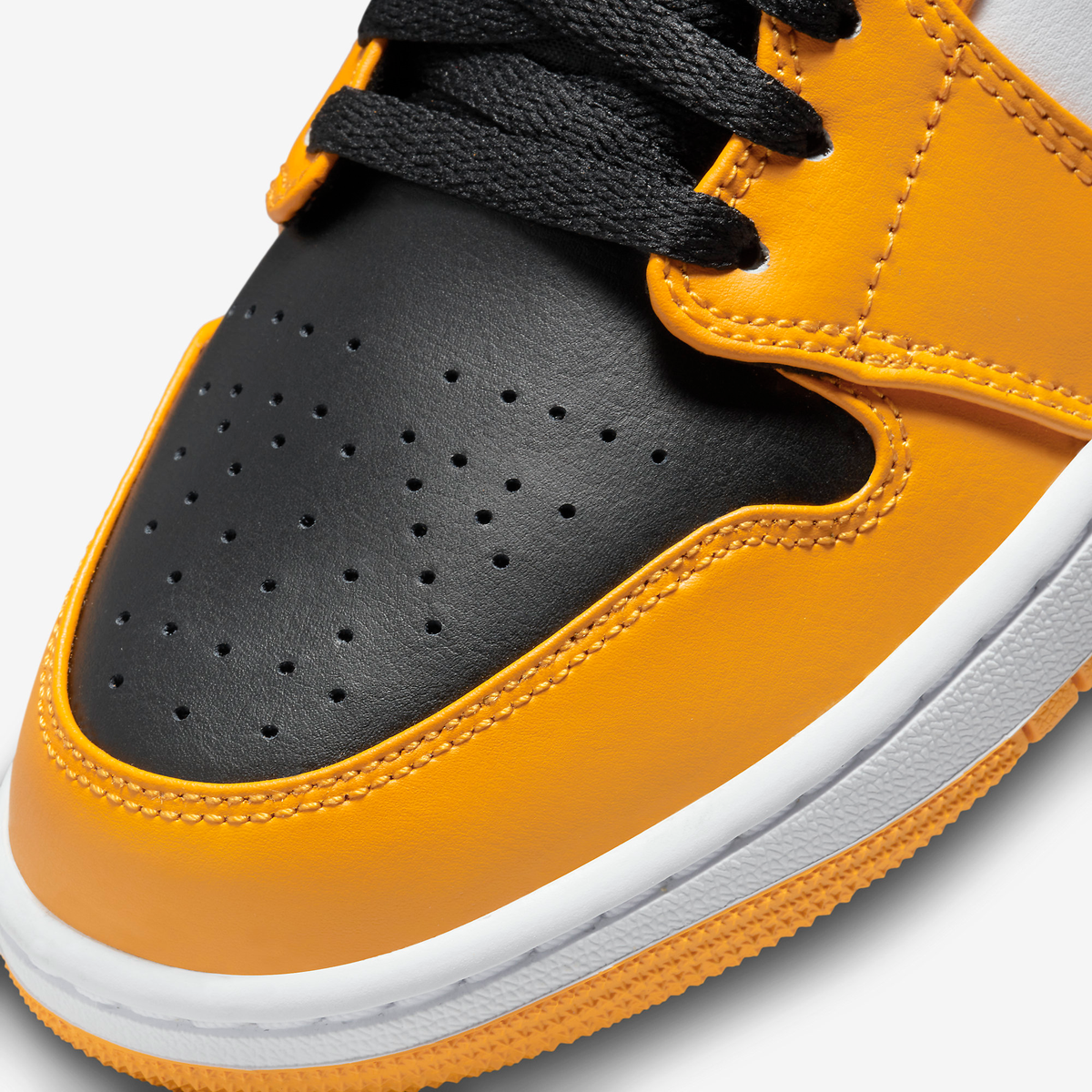 Nike Sneakers, Air Jordan 1 Mid ‘Taxi’