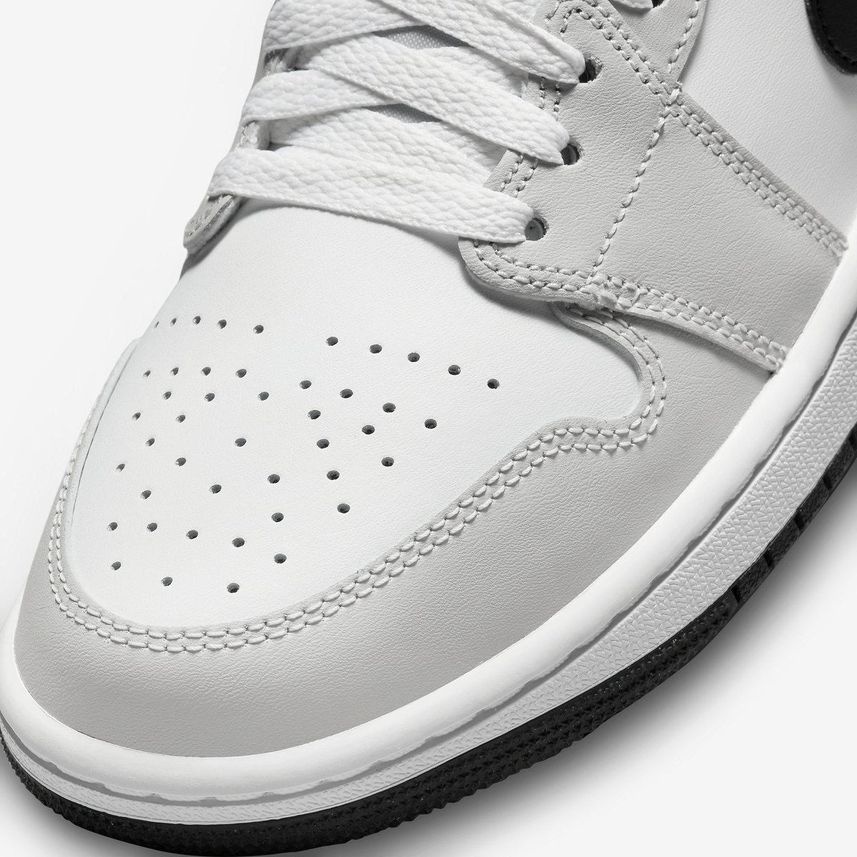 Nike Sneakers, Jordan 1 Mid ‘Light Smoke Grey’ (W)