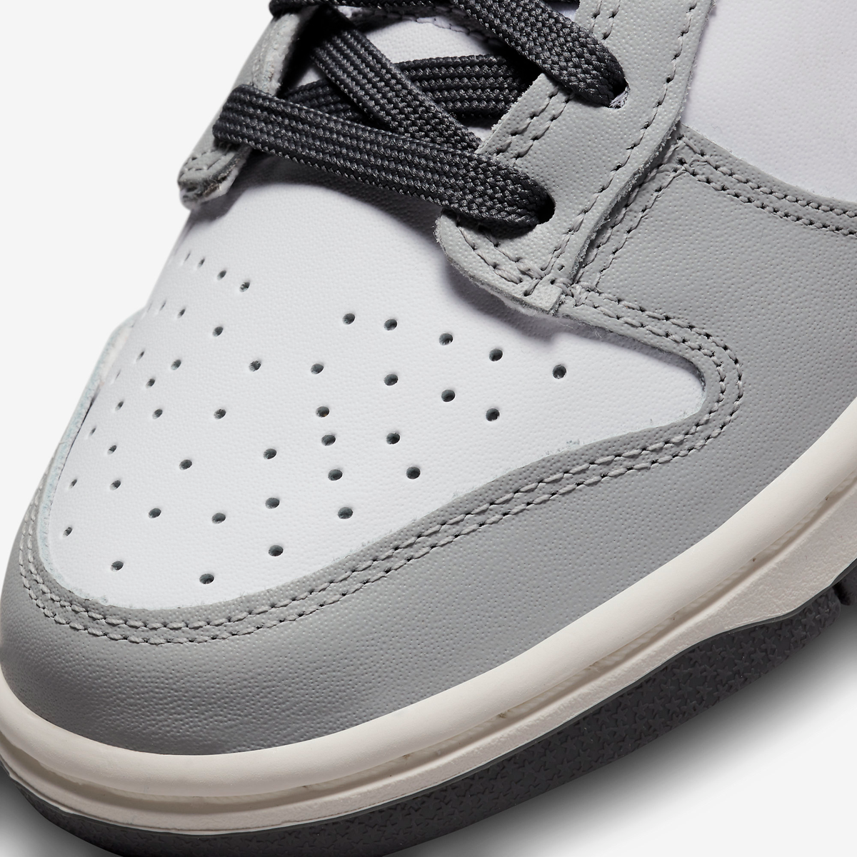 Nike Sneakers, Dunk Low ‘Light Smoke Grey’ (W)