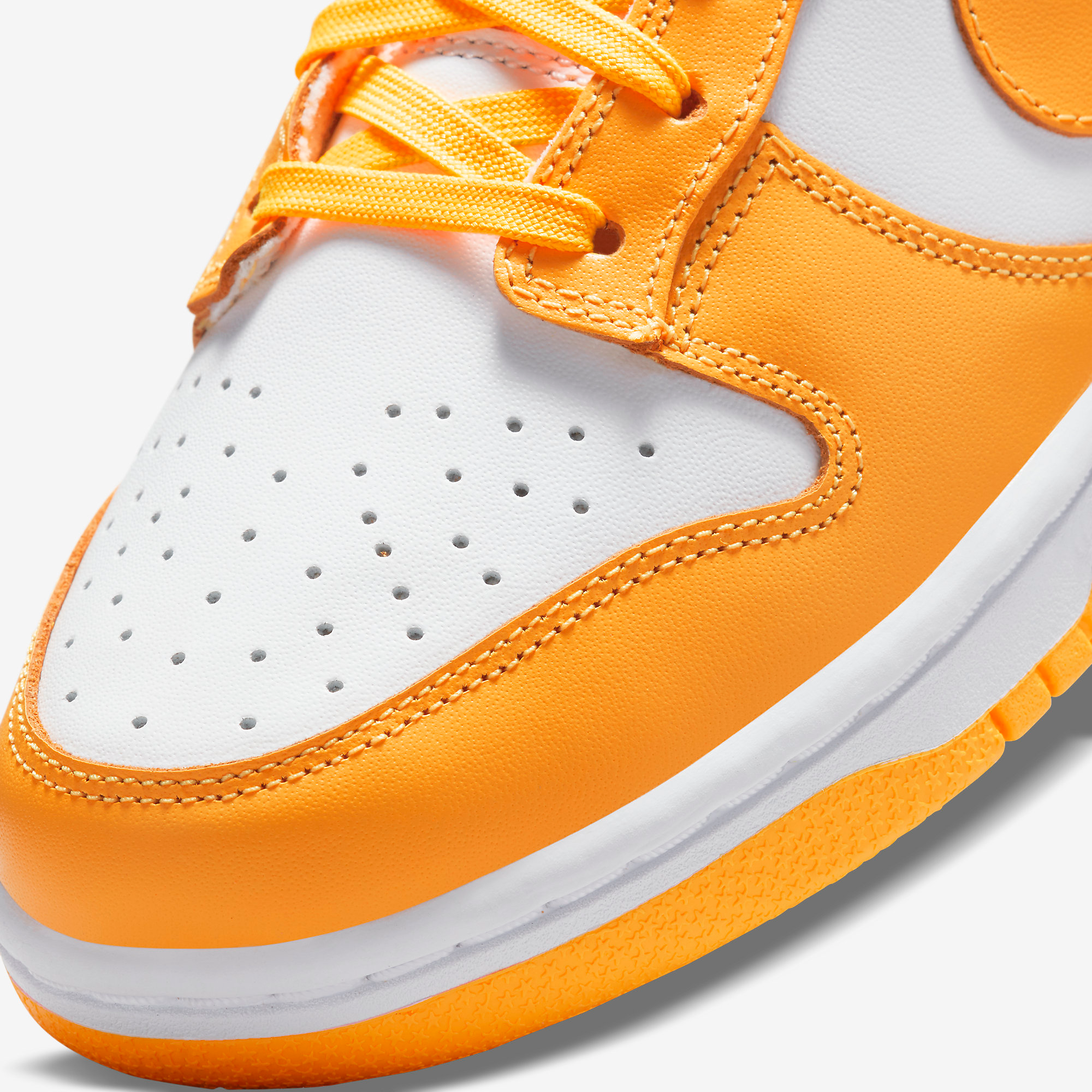 Nike Sneakers, Dunk Low ‘Laser Orange’ (W)