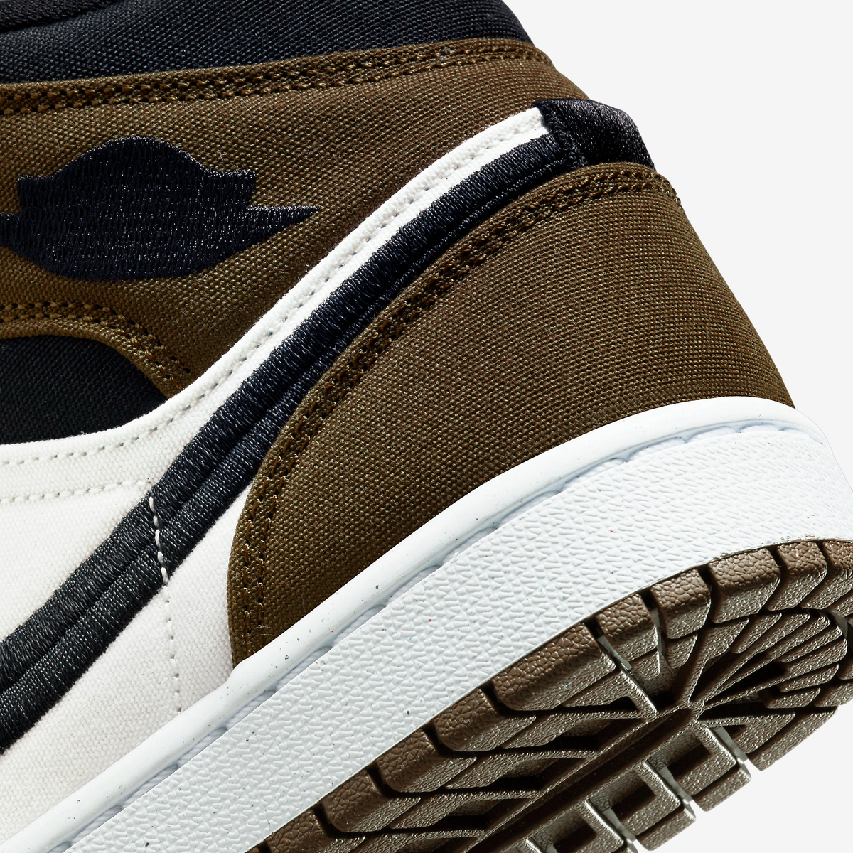 Nike Sneakers, Jordan 1 Mid ‘Olive Toe’ (W)