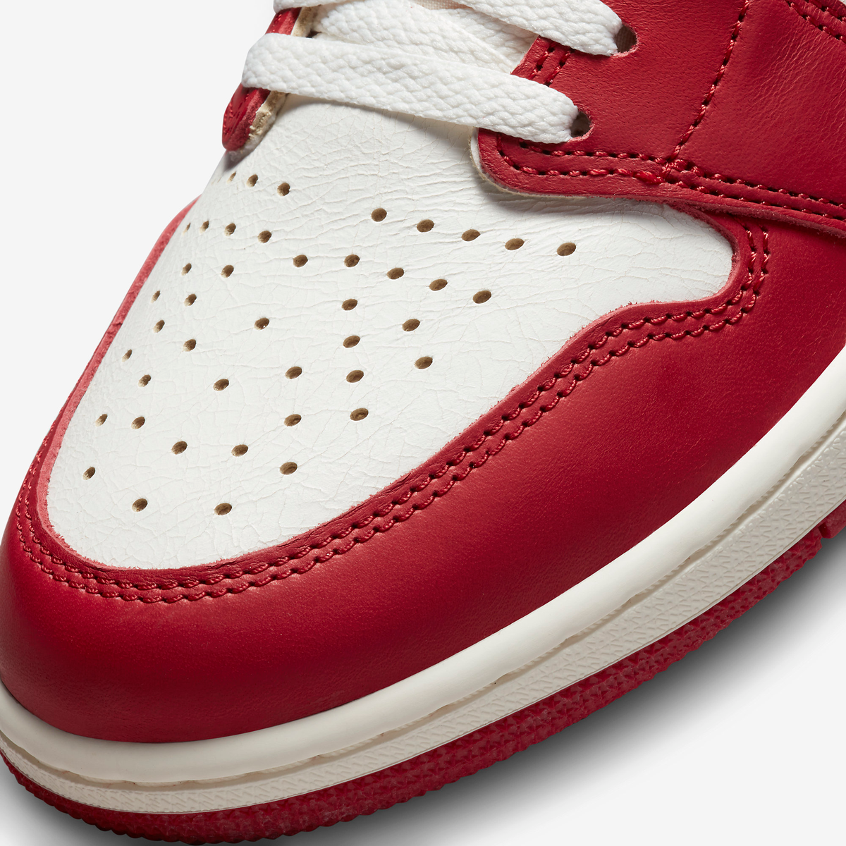 Nike Sneakers, Jordan 1 Retro High OG ‘Chicago Lost and Found’