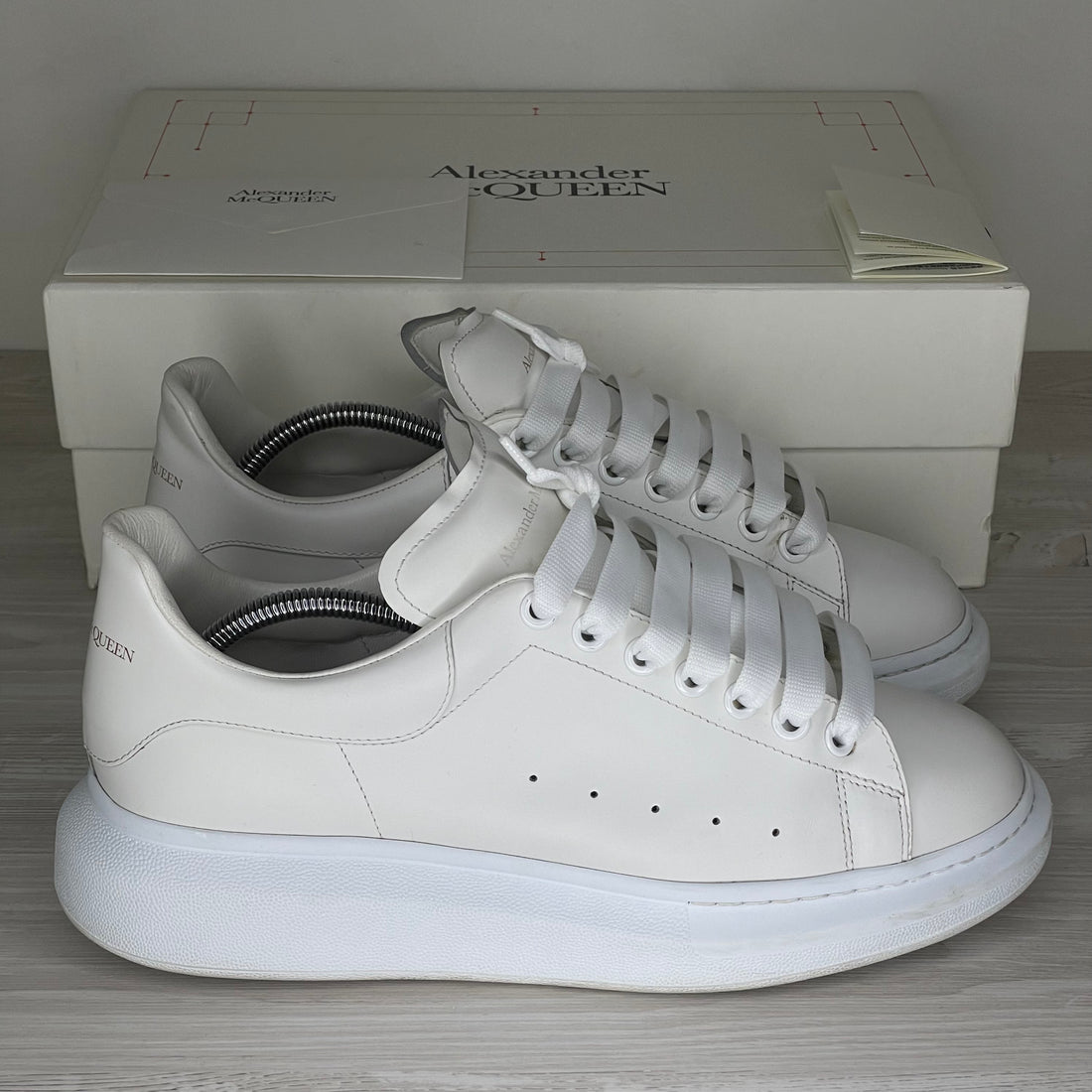 Bærbar Fuld Legitim Alexander McQueen Sneakers, 'White Leather' Oversized (43) – DelsouX  Universe