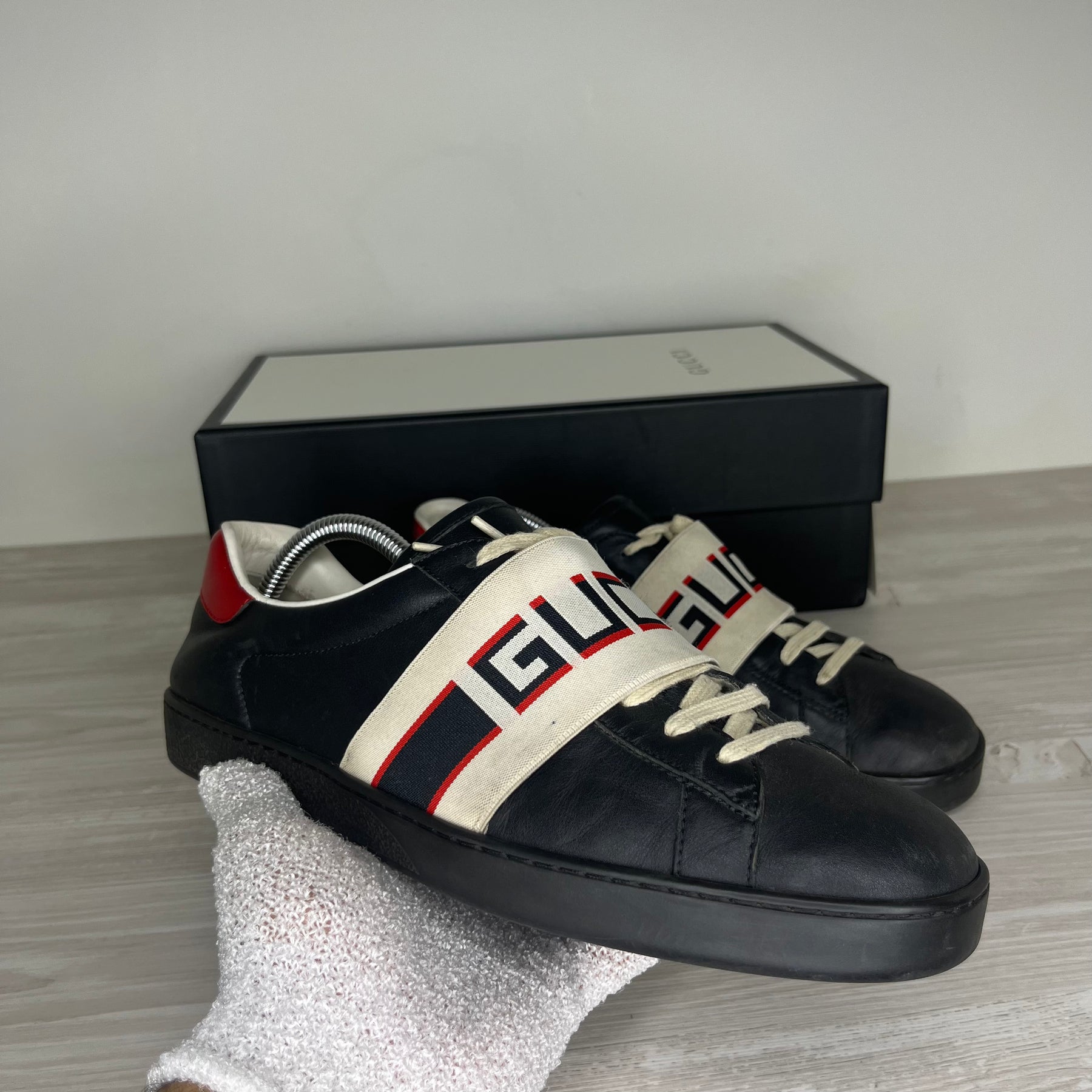 Gucci Sneakers, (43.5)