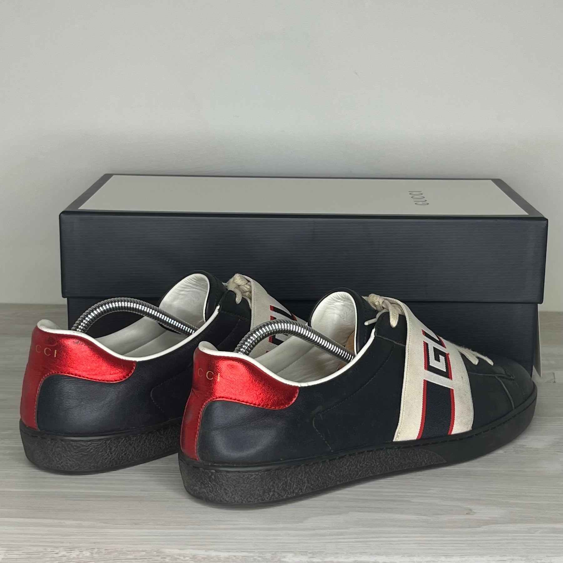 Gucci Sneakers, (43.5)