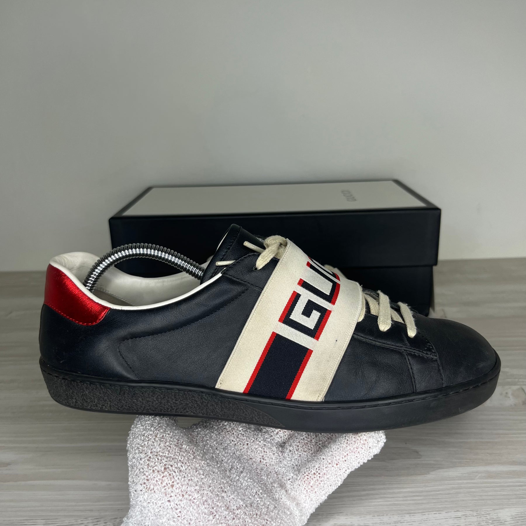 Gucci Sneakers, (43.5)